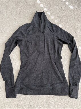 Lululemon Women’s dark gray half zip pullover